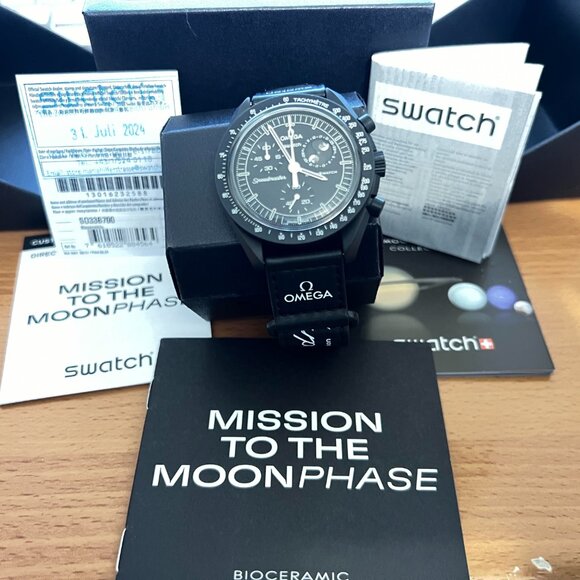 Authentic OMEGA X SWATCH MoonSwatch Mission to the Moonphase Snoopy Black Unisex - Picture 3 of 13
